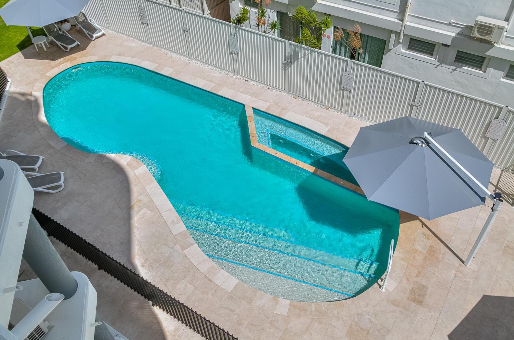 Oceanside Resort - Absolute Beachfront Apartments Gold Coast Exterior foto