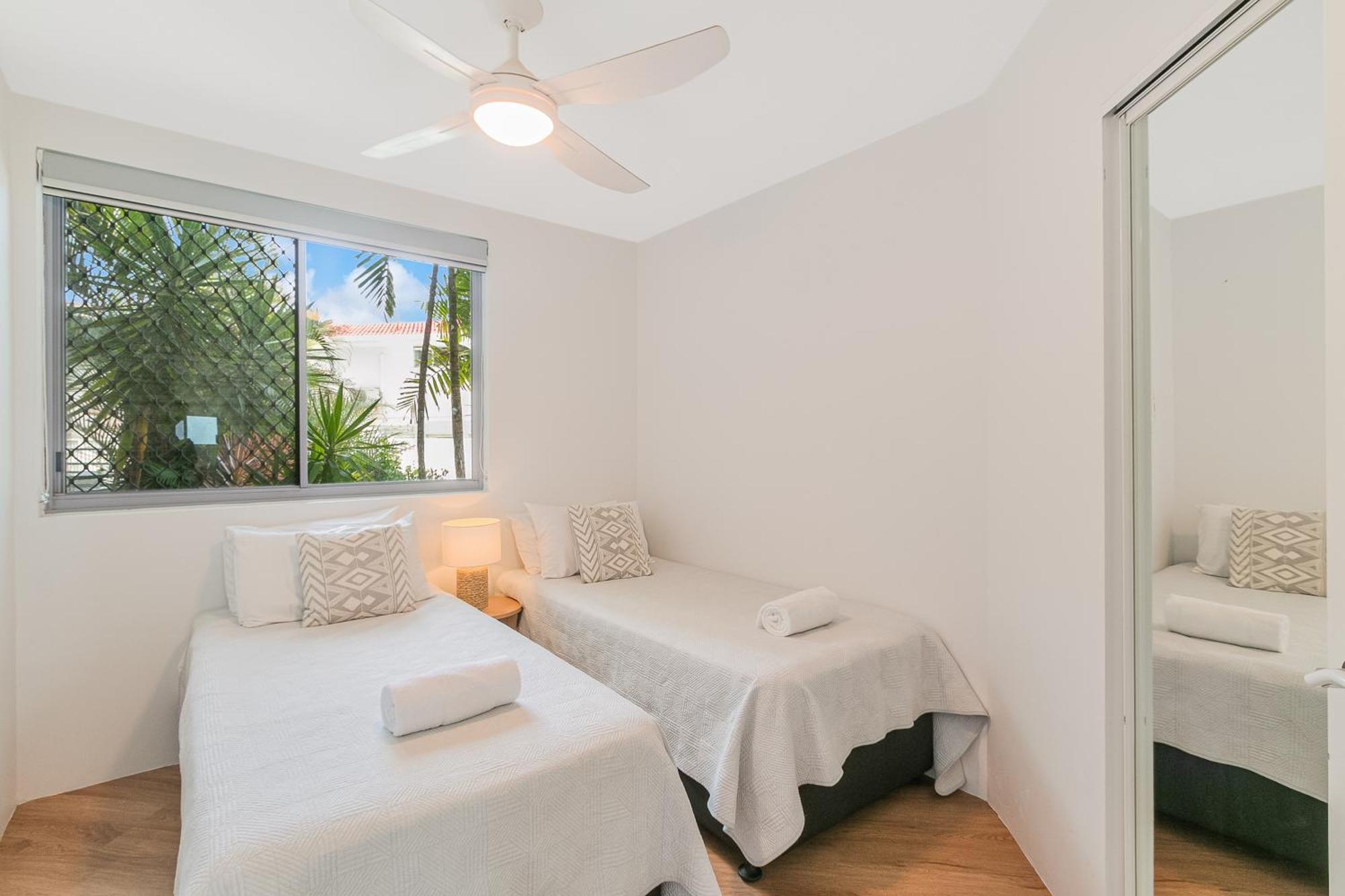 Oceanside Resort - Absolute Beachfront Apartments Gold Coast Exterior foto