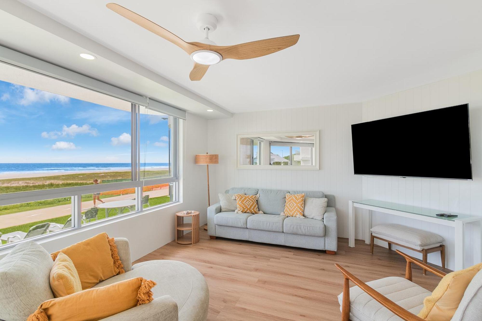 Oceanside Resort - Absolute Beachfront Apartments Gold Coast Exterior foto
