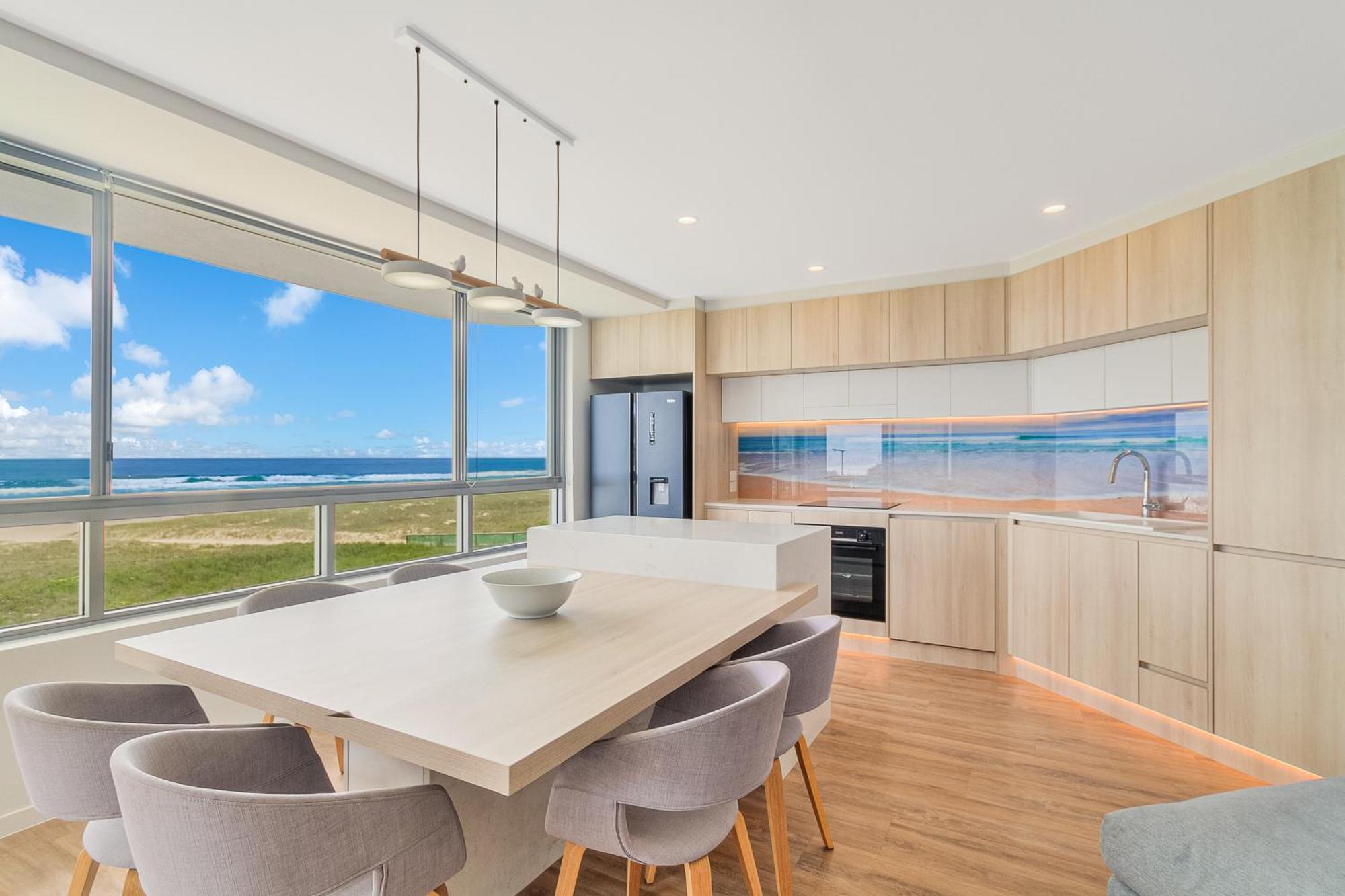 Oceanside Resort - Absolute Beachfront Apartments Gold Coast Exterior foto