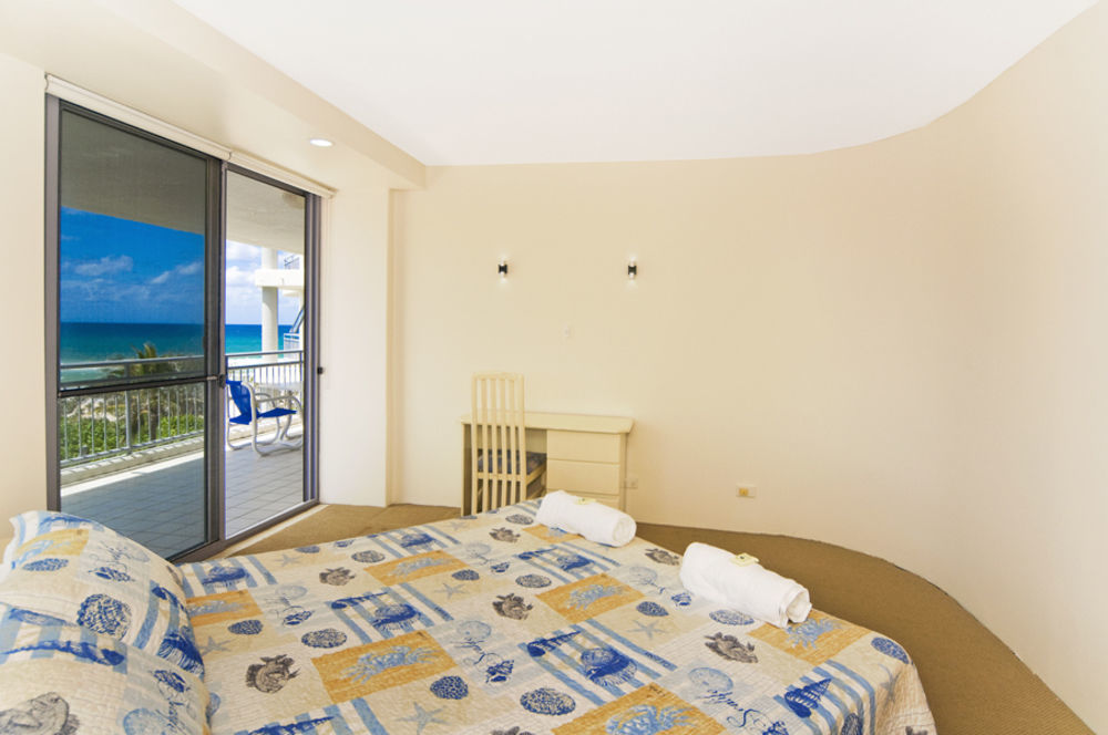 Oceanside Resort - Absolute Beachfront Apartments Gold Coast Exterior foto